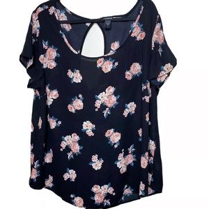 Torrid Plus Size 2 Black Floral Blouse Big Key Hole Back